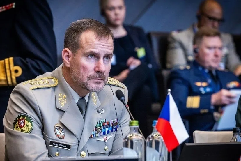 Jednání v generálské uniformě